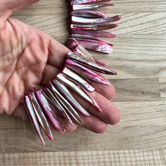 Crafting shell spike beads tinted pink tones 13” strand jewelry making - Picture 5 of 5